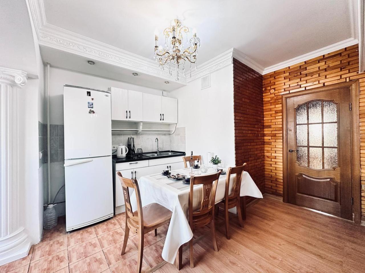 3 Ком Квартира На Абая Сейфуллина Almaty Eksteriør bilde